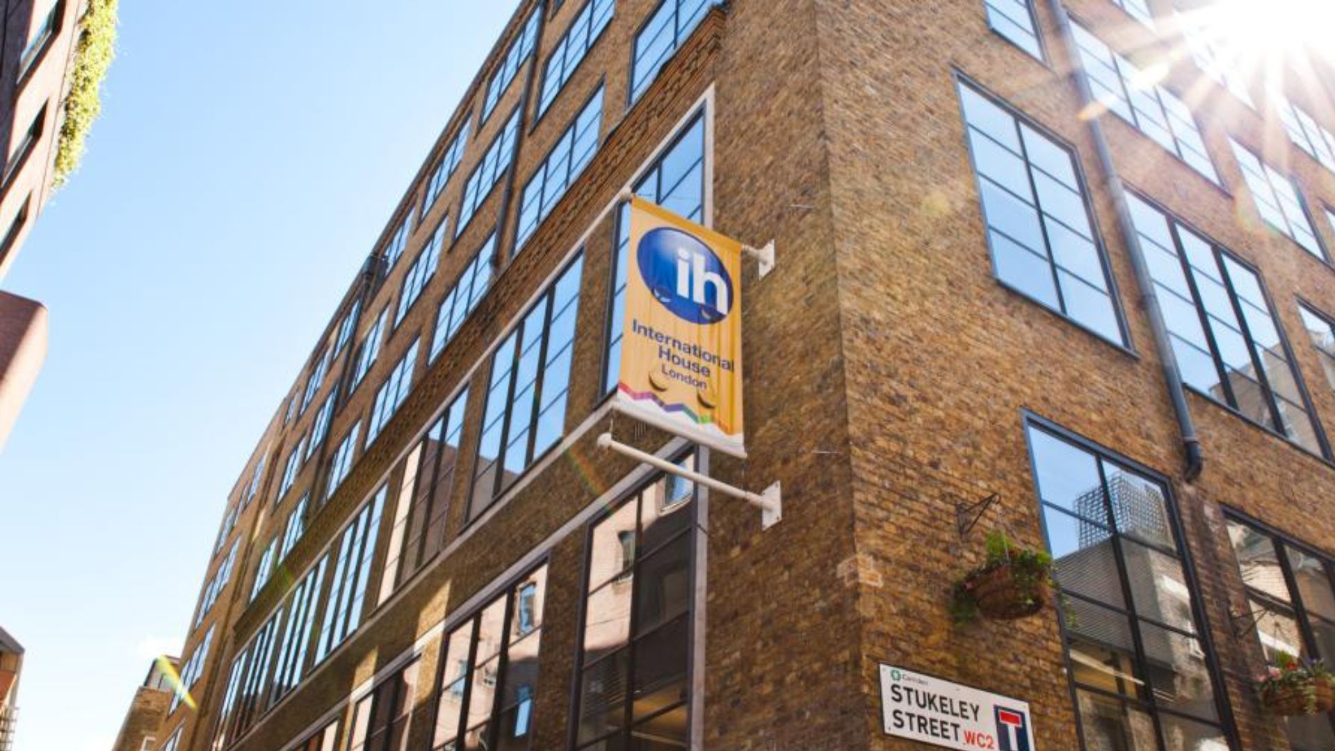 helkinvacanzestudio viaggistudioadulti standard londraih 1