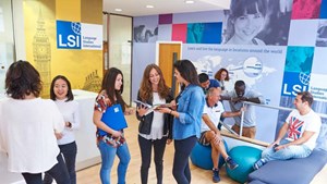 helkinvacanzestudio viaggistudioadulti standard londrasoho 5