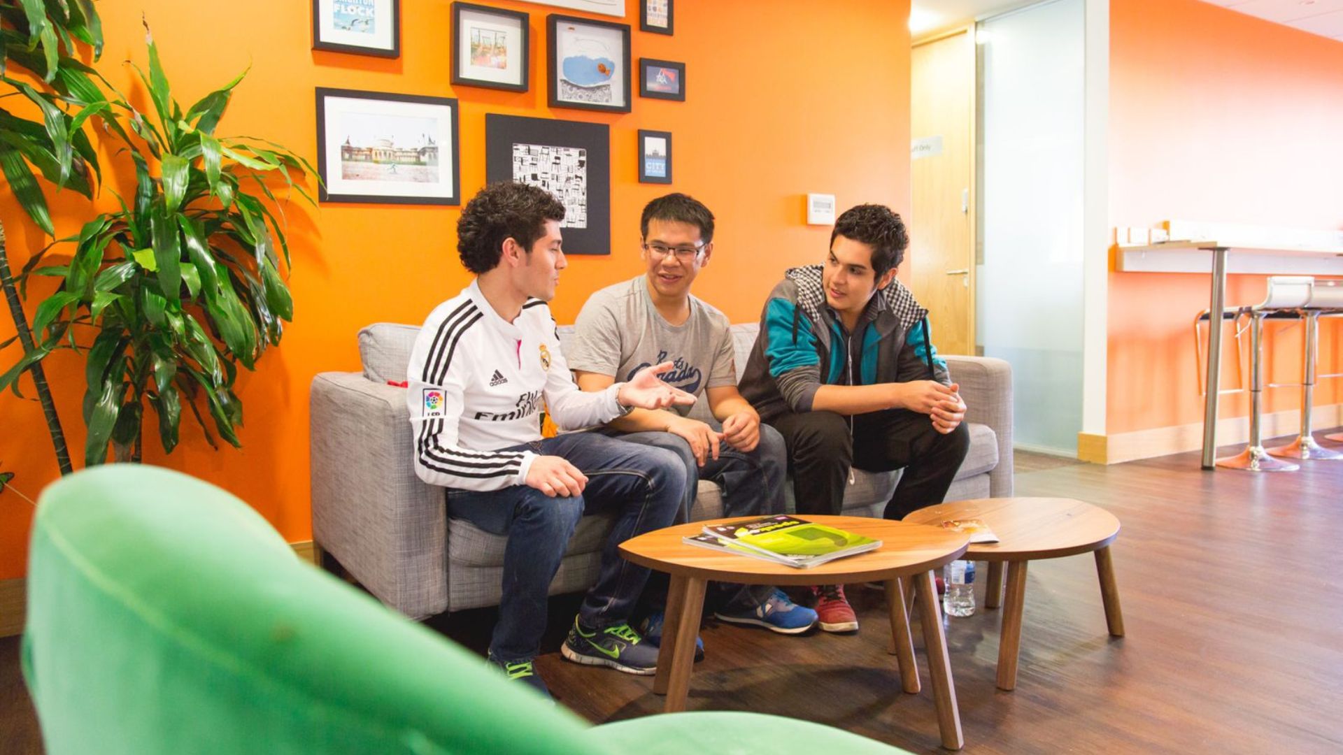 helkinvacanzestudio viaggistudioadulti standard brighton 3