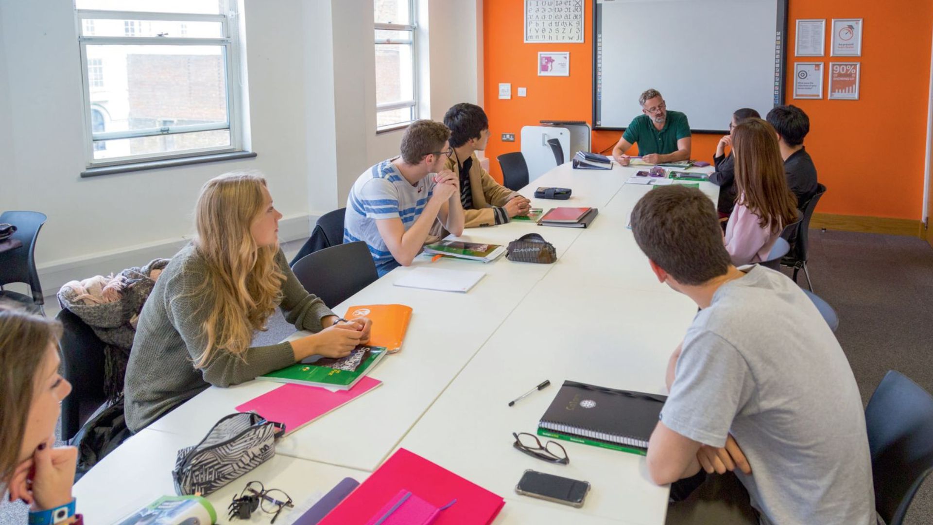 helkinvacanzestudio viaggistudioadulti standard brighton 4