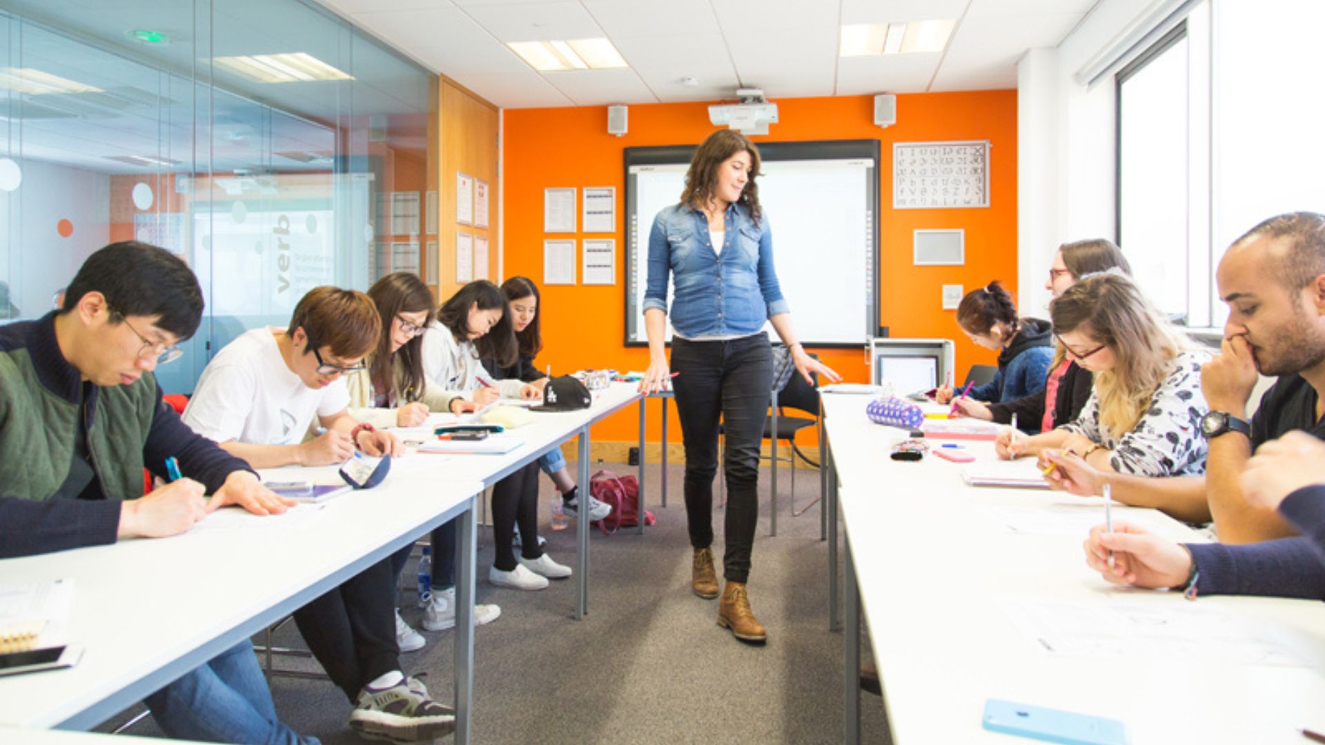 helkinvacanzestudio viaggistudioadulti standard brighton 5