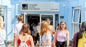 helkinvacanzestudio viaggistudioadulti standard brightonlsi 1