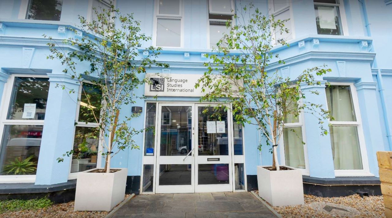 helkinvacanzestudio viaggistudioadulti standard brightonlsi 5