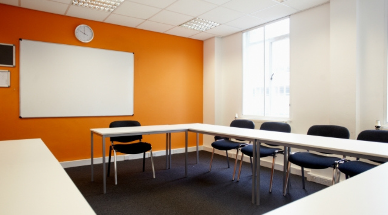 helkinvacanzestudio viaggistudioadulti standard bristol 3