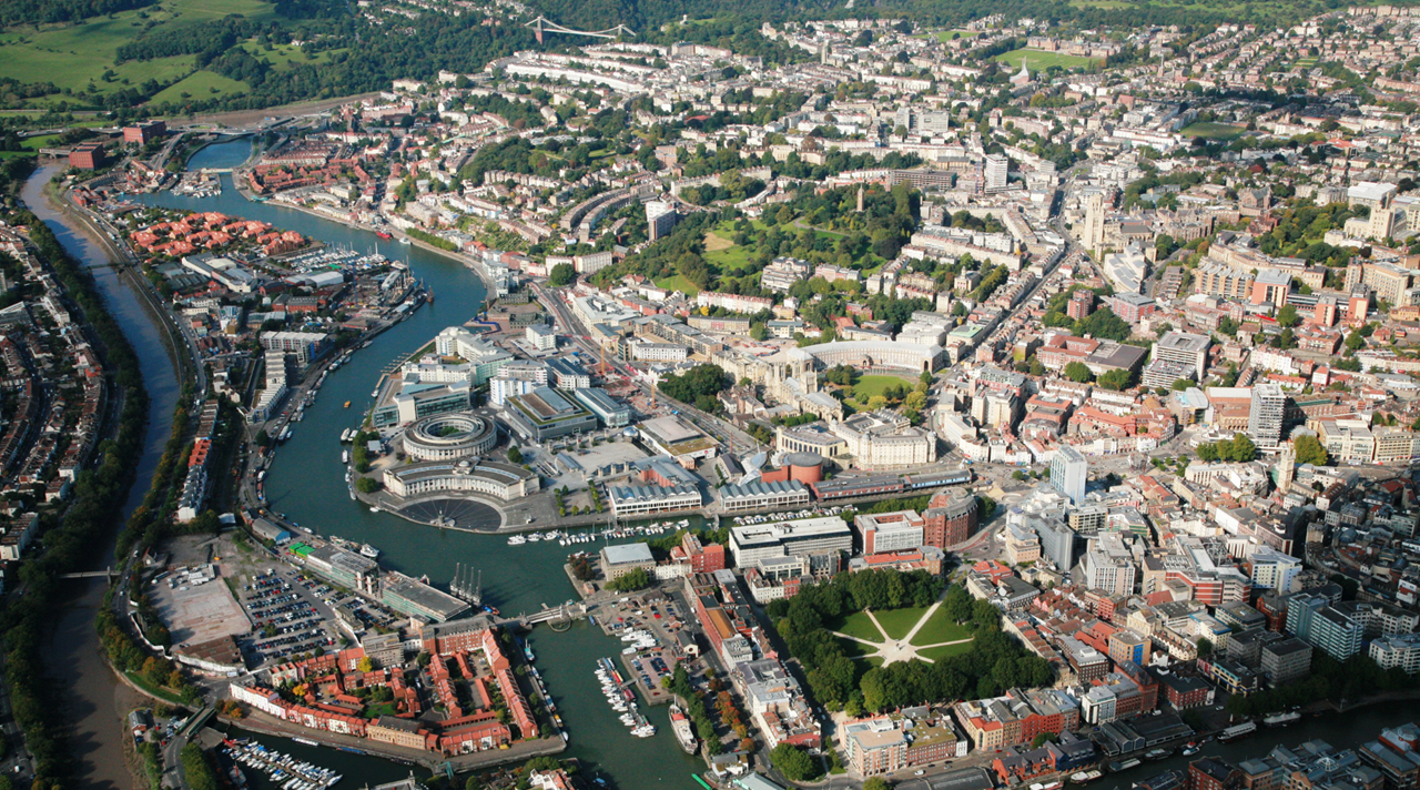 helkinvacanzestudio viaggistudioadulti standard bristol 5