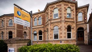 helkinvacanzestudio viaggistudioadulti standard bristolih 3