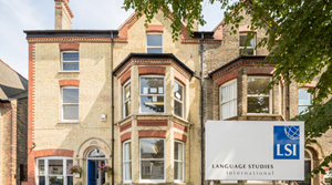 helkinvacanzestudio viaggistudioadulti standard cambridgelsi 1