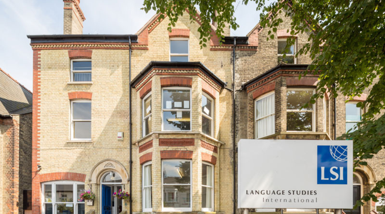 helkinvacanzestudio viaggistudioadulti standard cambridgelsi 1