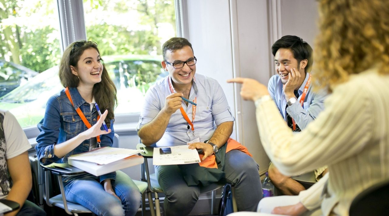 helkinvacanzestudio viaggistudioadulti standard canterburysh 2