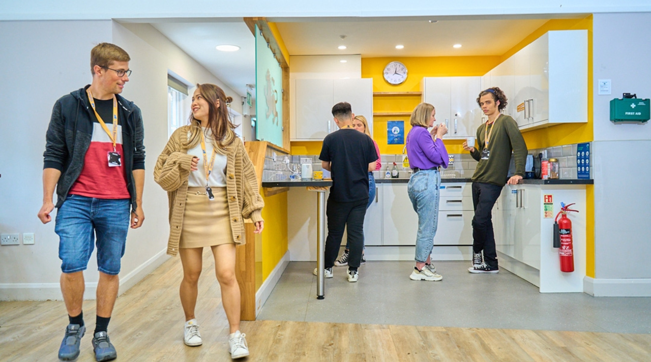 helkinvacanzestudio viaggistudioadulti standard canterburysh 3