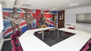 helkinvacanzestudio viaggistudioadulti standard liverpool 2