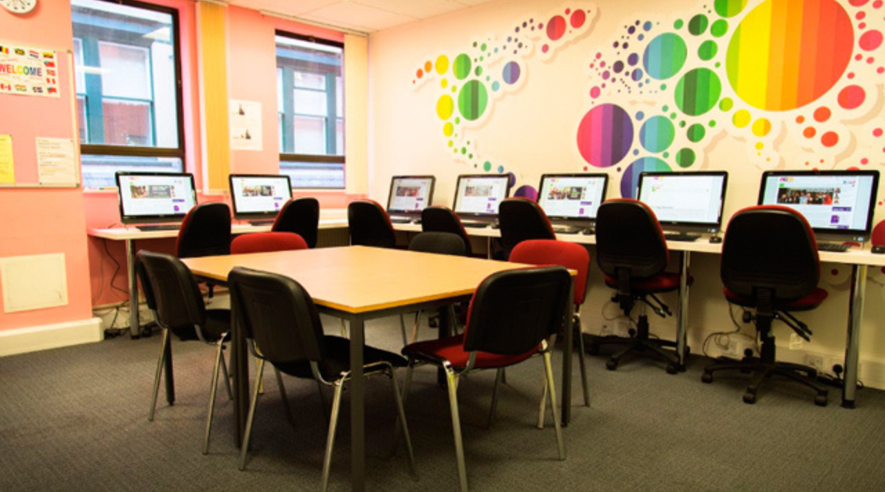 helkinvacanzestudio viaggistudioadulti standard manchesterncg 2