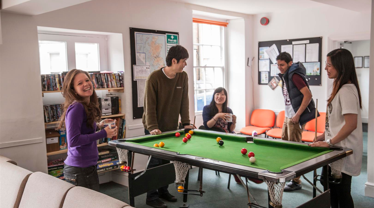 helkinvacanzestudio viaggistudioadulti standard oxford 5