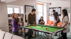 helkinvacanzestudio viaggistudioadulti standard oxford 5