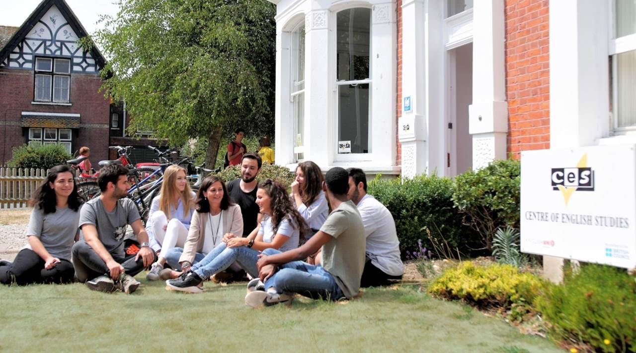 helkinvacanzestudio viaggistudioadulti standard worthing 1