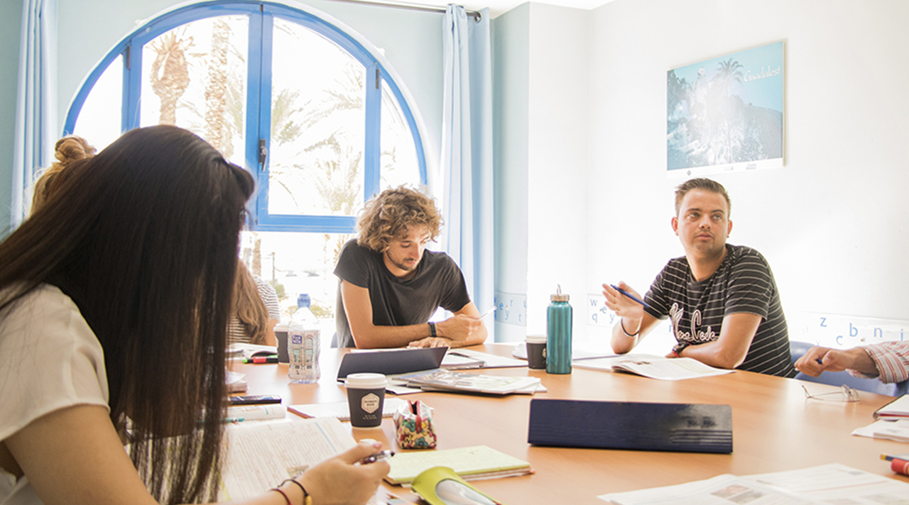 helkinvacanzestudio viaggistudioadulti standard alicante 1