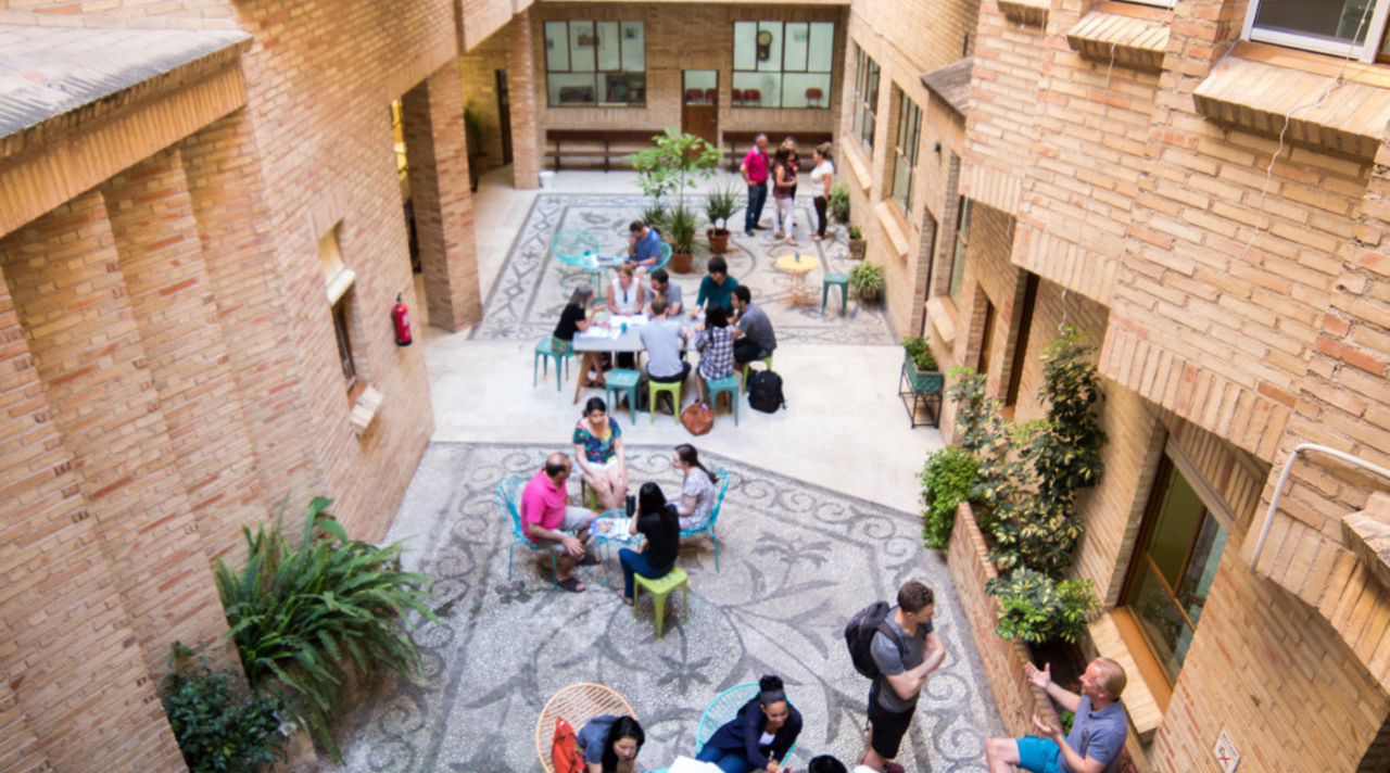 helkinvacanzestudio viaggistudioadulti standard granada 4