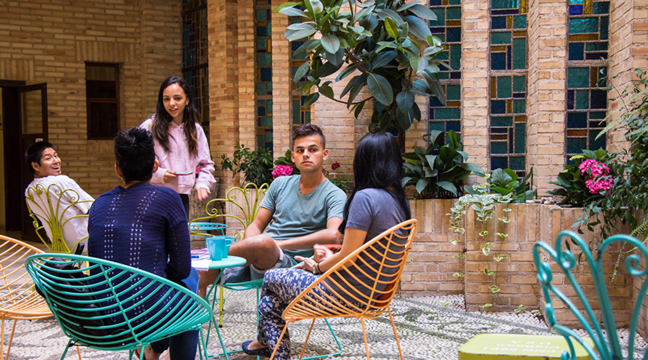 helkinvacanzestudio viaggistudioadulti standard granada 5