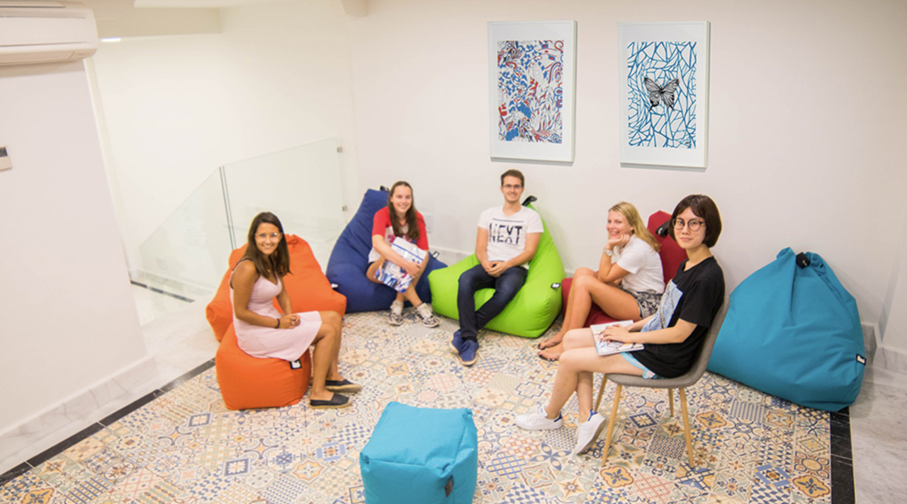 helkinvacanzestudio viaggistudioadulti standard malaga 4