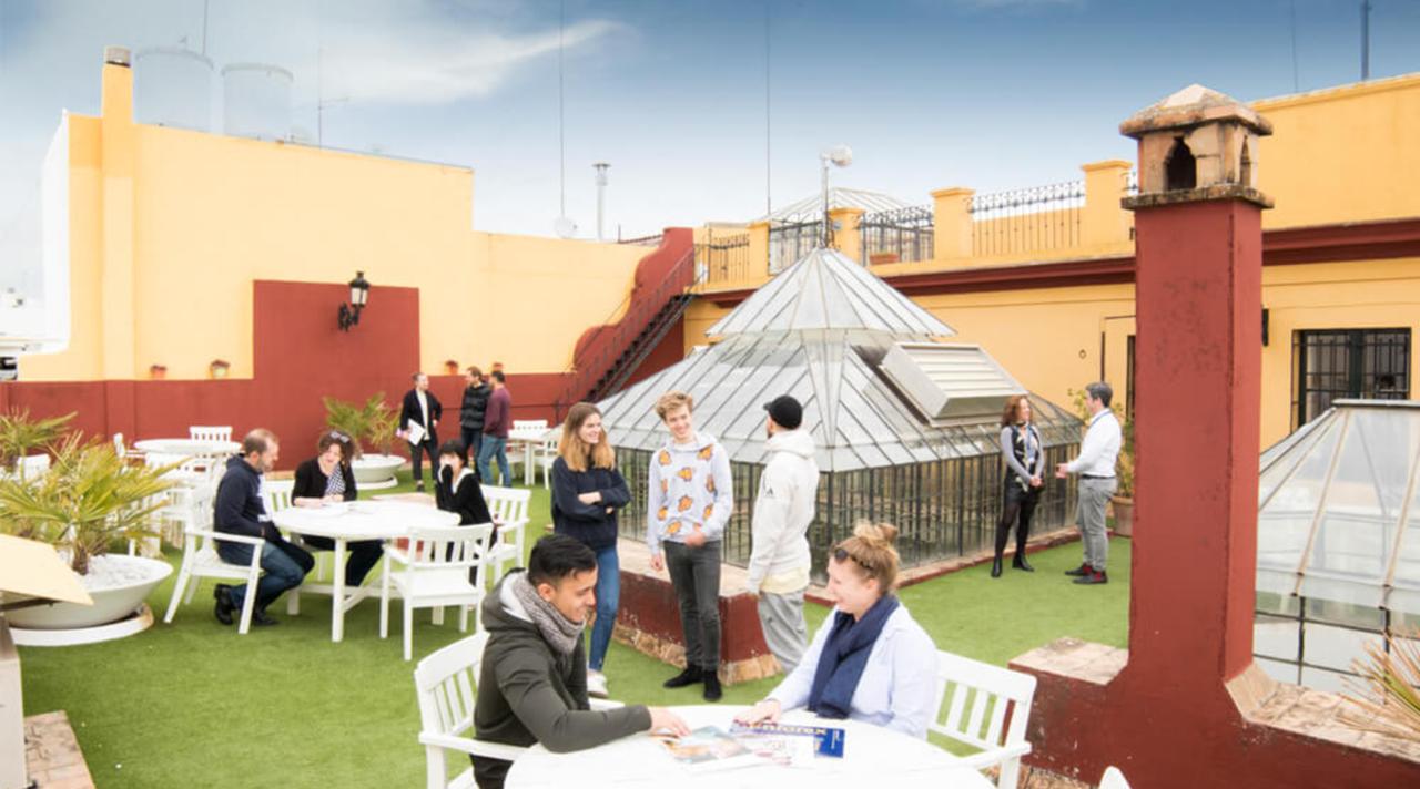 helkinvacanzestudio viaggistudioadulti standard siviglia 1