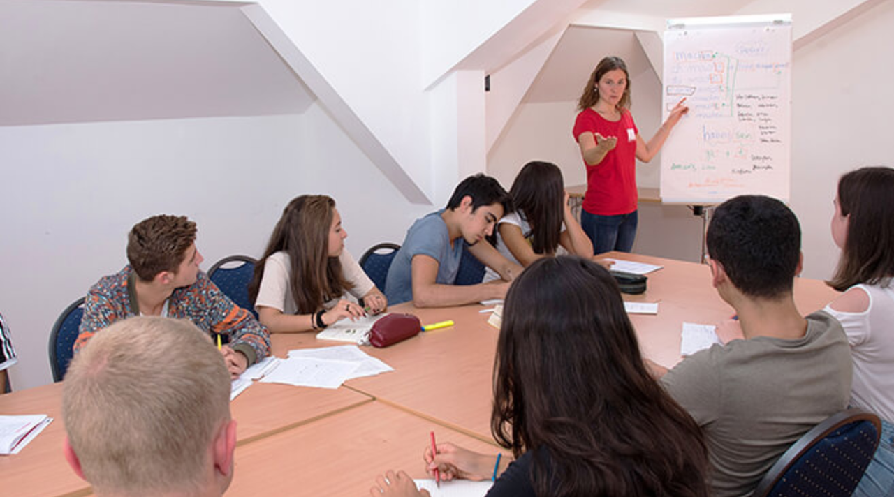 helkinvacanzestudio viaggistudioadulti standard monaco 3