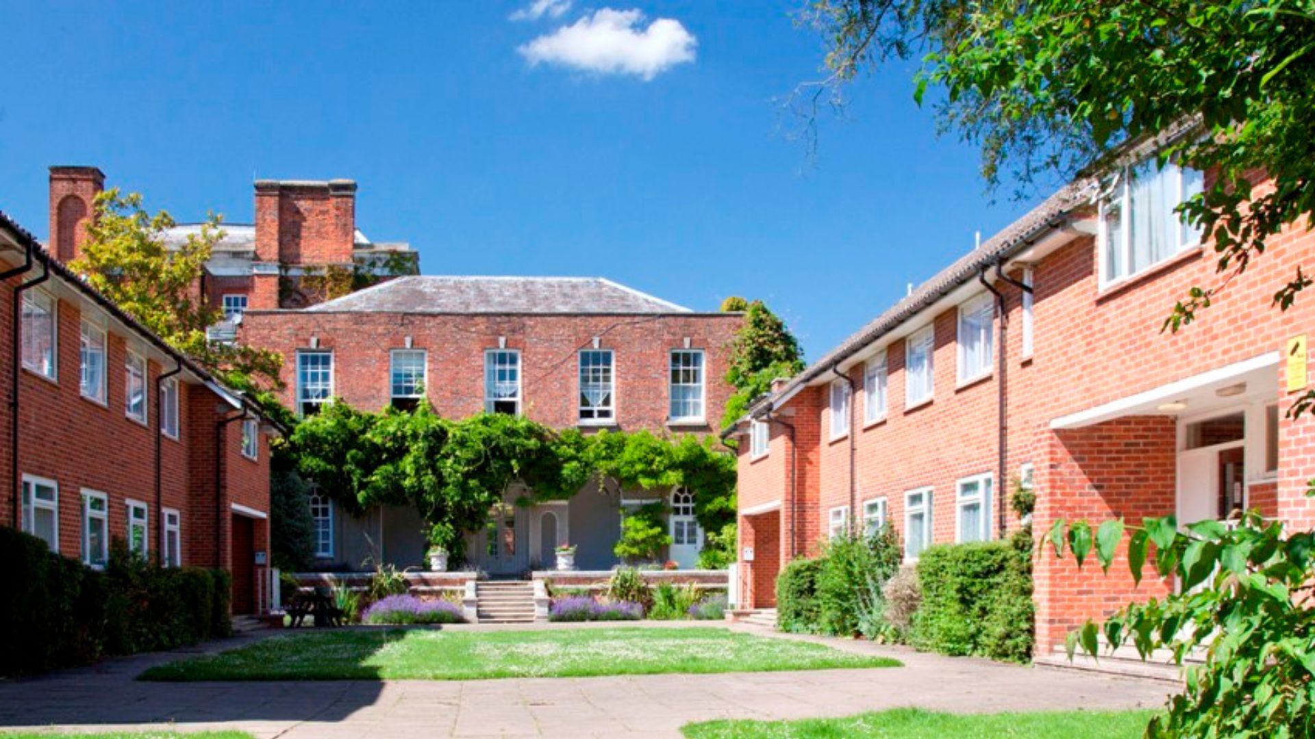 helkinvacanzestudio vacanzestudioindividuali maidenhead 1