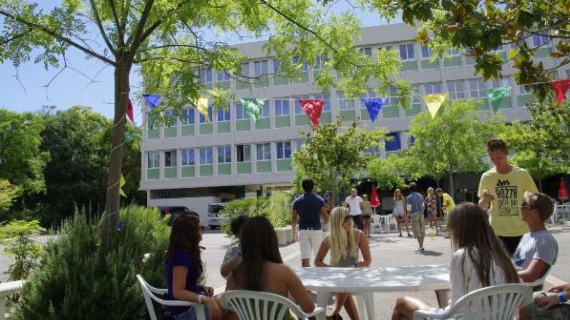 helkinvacanzestudio vacanzestudioindividuali antibes 1