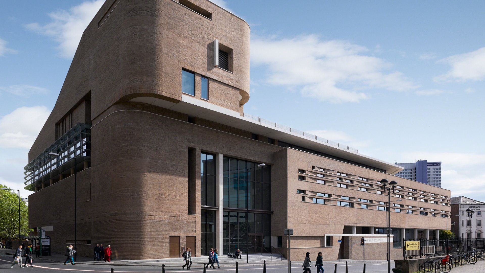 helkinvacanzestudio vacanzastudiogruppo manchester 5