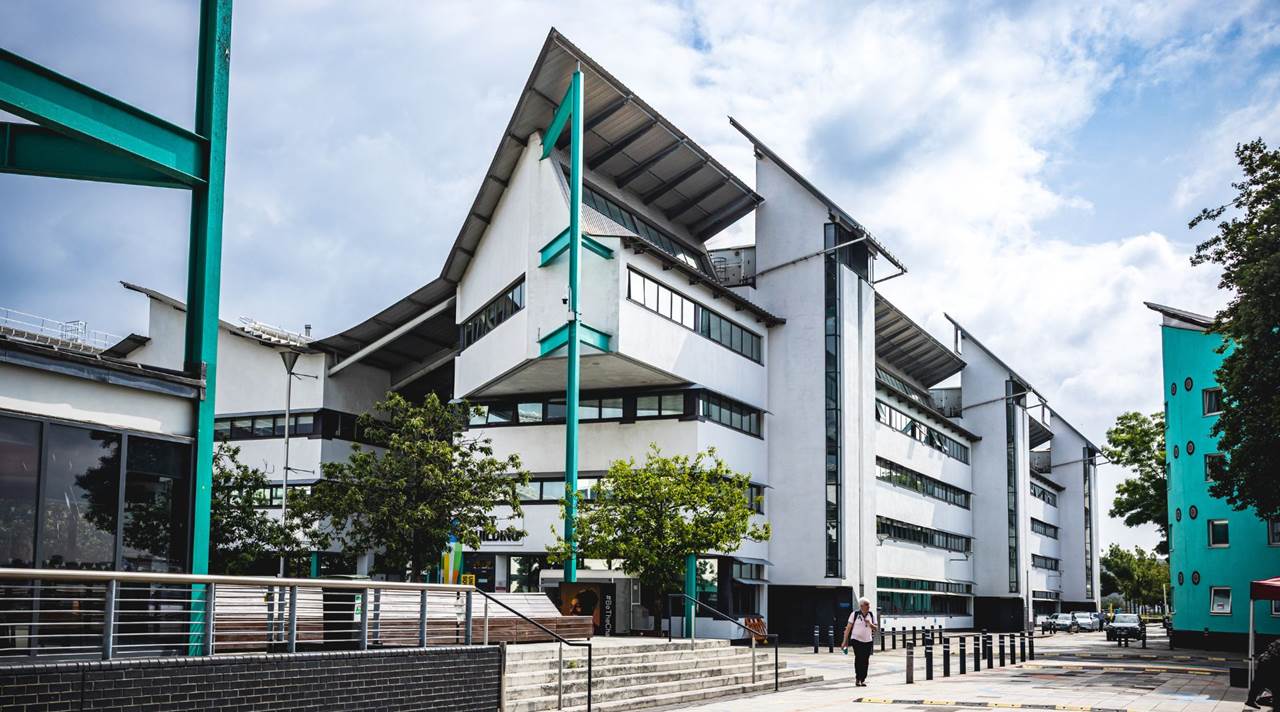 helkinvacanzestudio vacanzastudiogruppo londradocklands 1