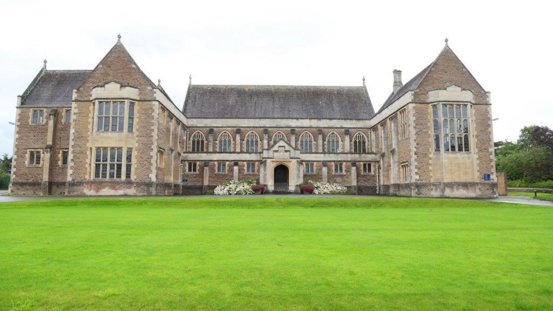 helkinvacanzestudio vacanzastudiogruppo bruton 1