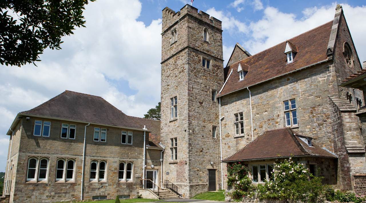 helkinvacanzestudio vacanzastudiogruppo mayfield 2