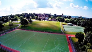 helkinvacanzestudio vacanzastudiogruppo mayfield 4