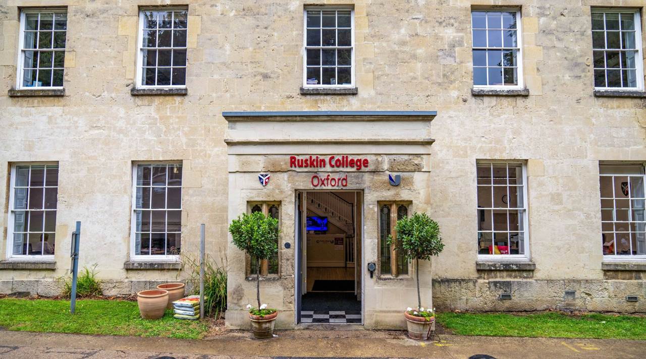 helkinvacanzestudio vacanzastudiogruppo oxfordruskin 1