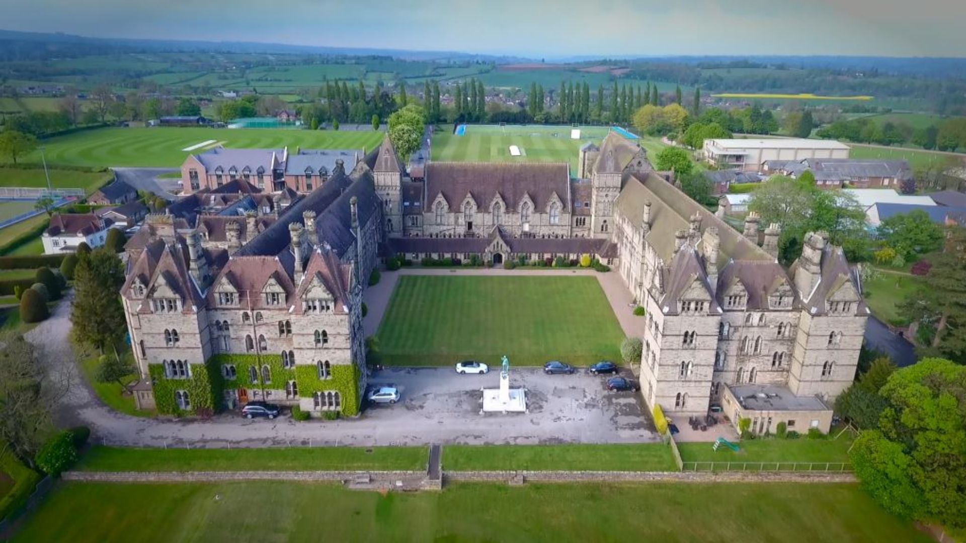 helkinvacanzestudio vacanzastudiogruppo stafford 1