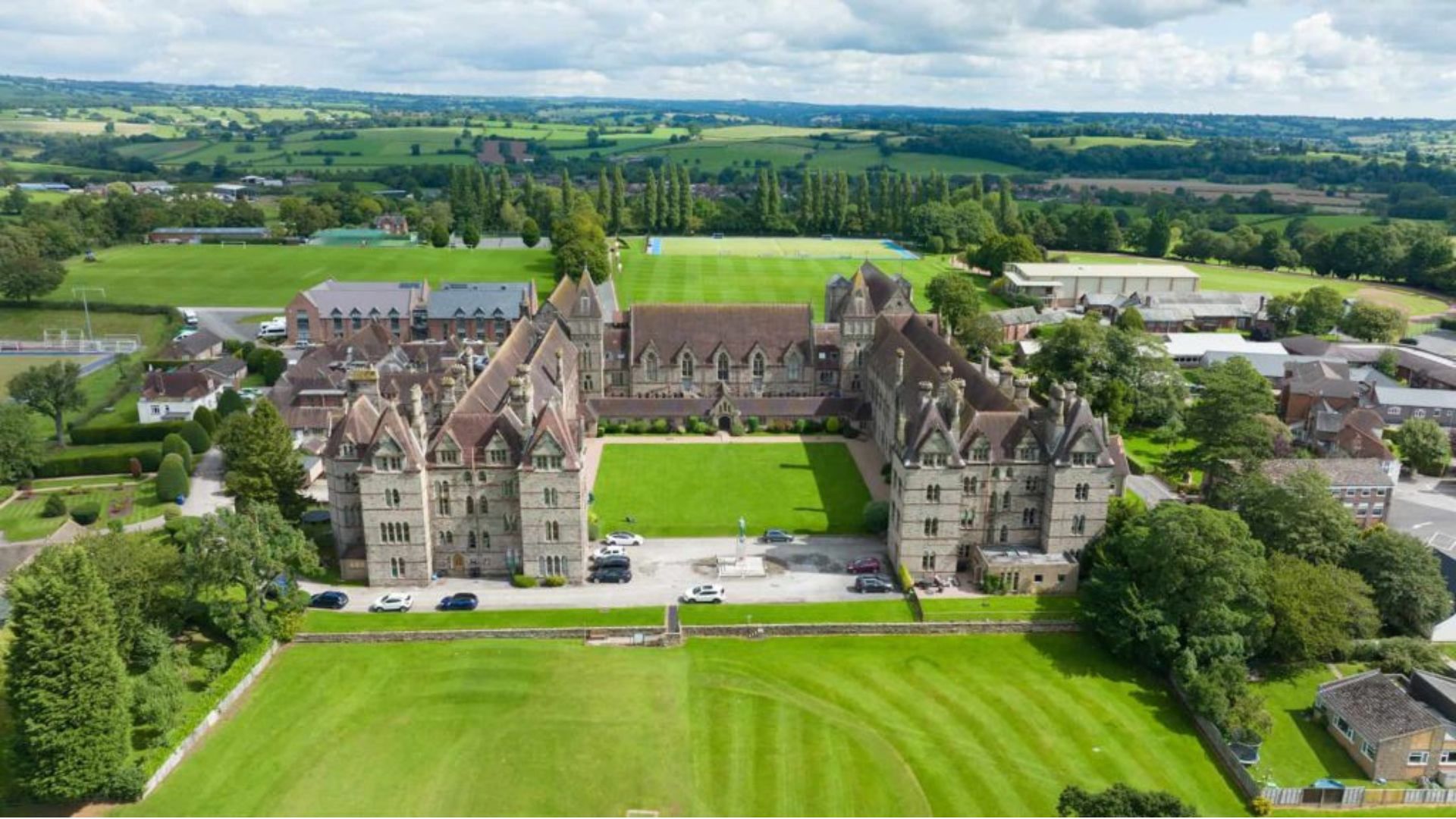 helkinvacanzestudio vacanzastudiogruppo stafford 2