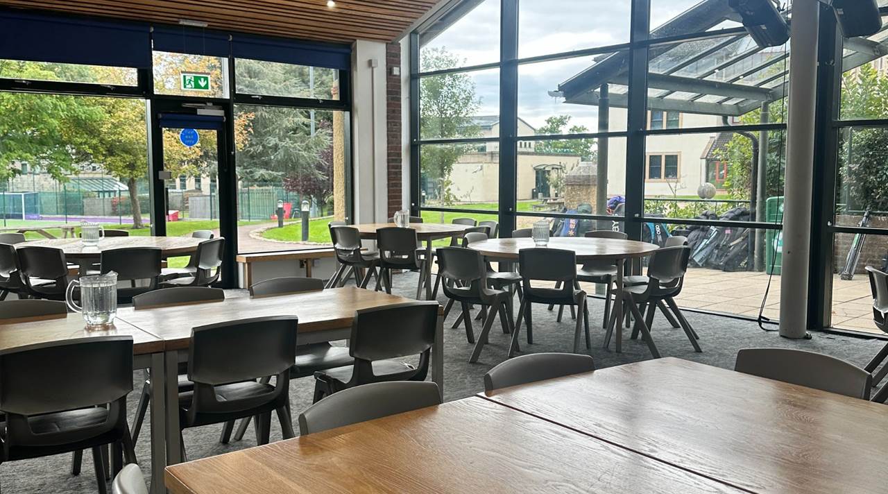 helkinvacanzestudio vacanzastudiogruppo gloucestershire 4