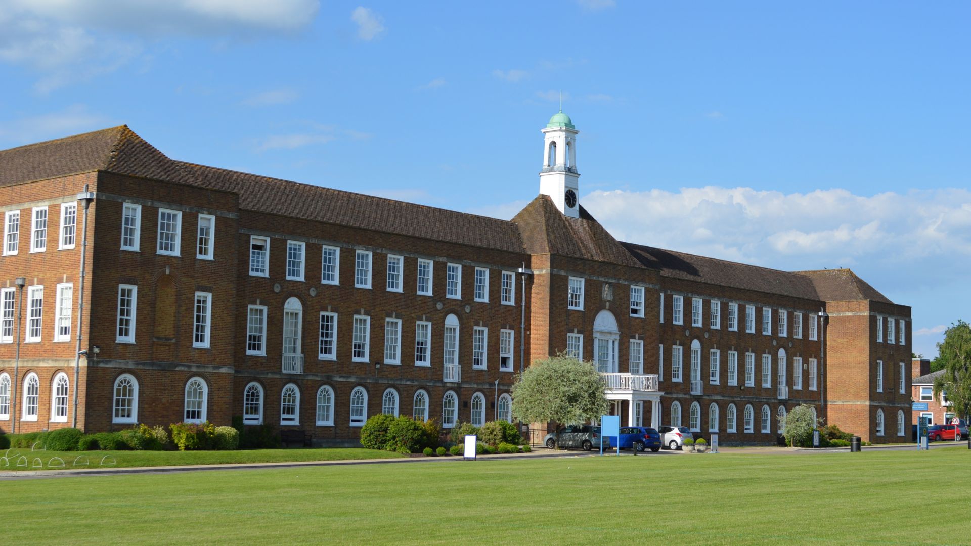 helkinvacanzestudio vacanzastudiogruppo winchester 6