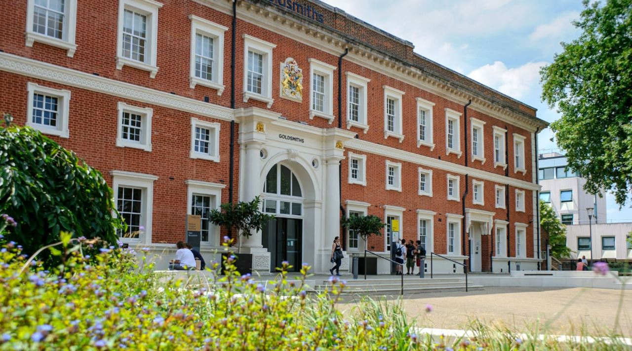 helkinvacanzestudio vacanzestudio londragoldsmith