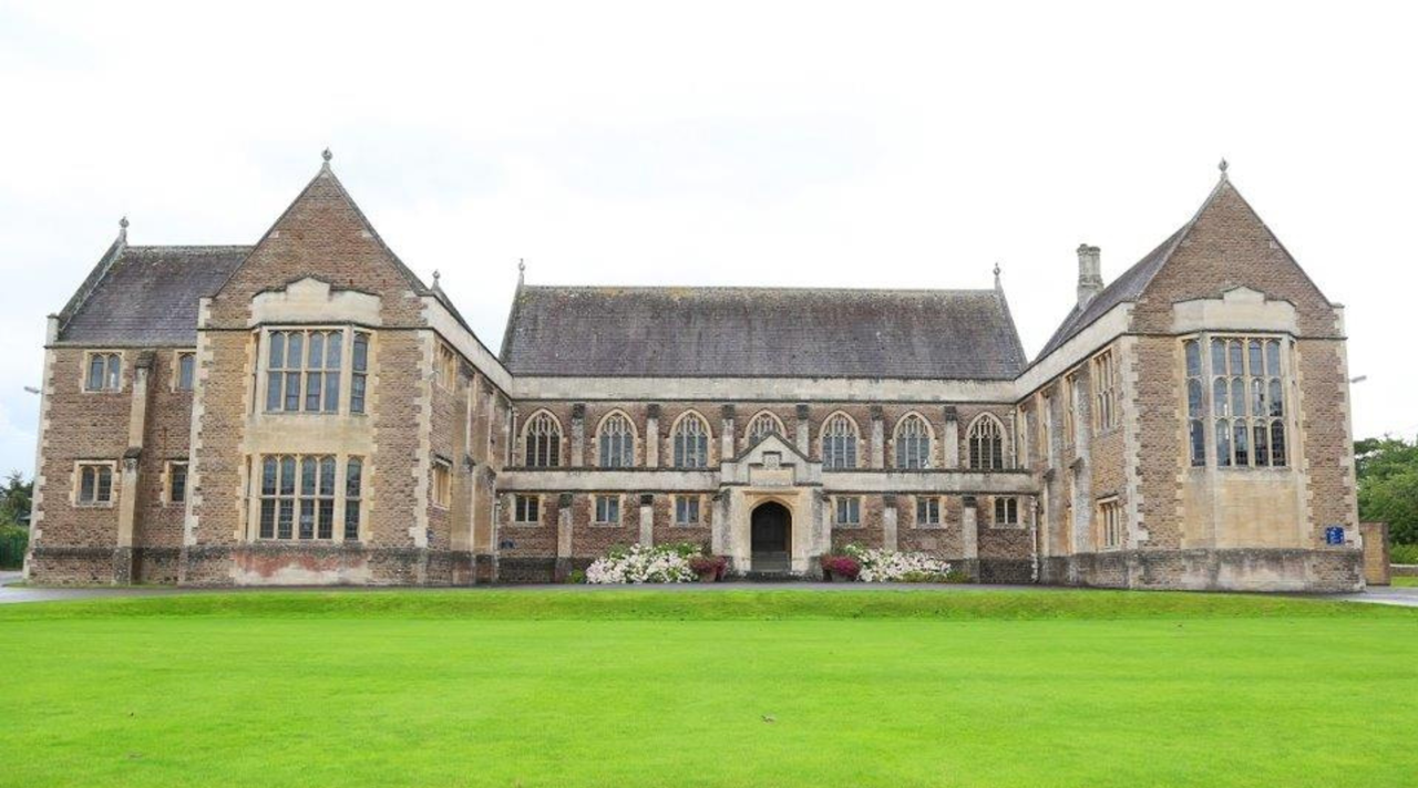 helkinvacanzestudio vacanzestudio bruton